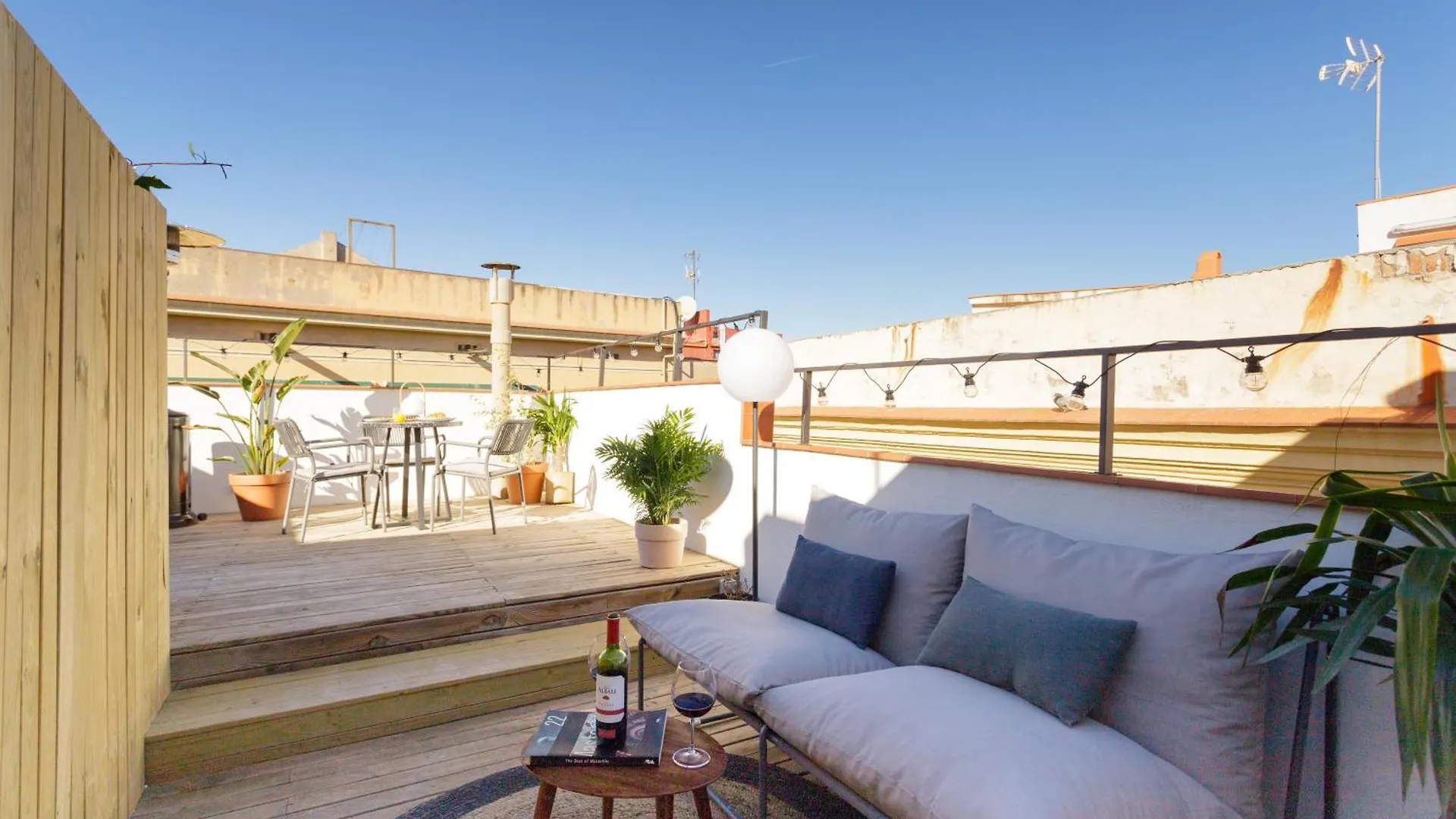 Comfy Stay Barcelona Cathedral contacts