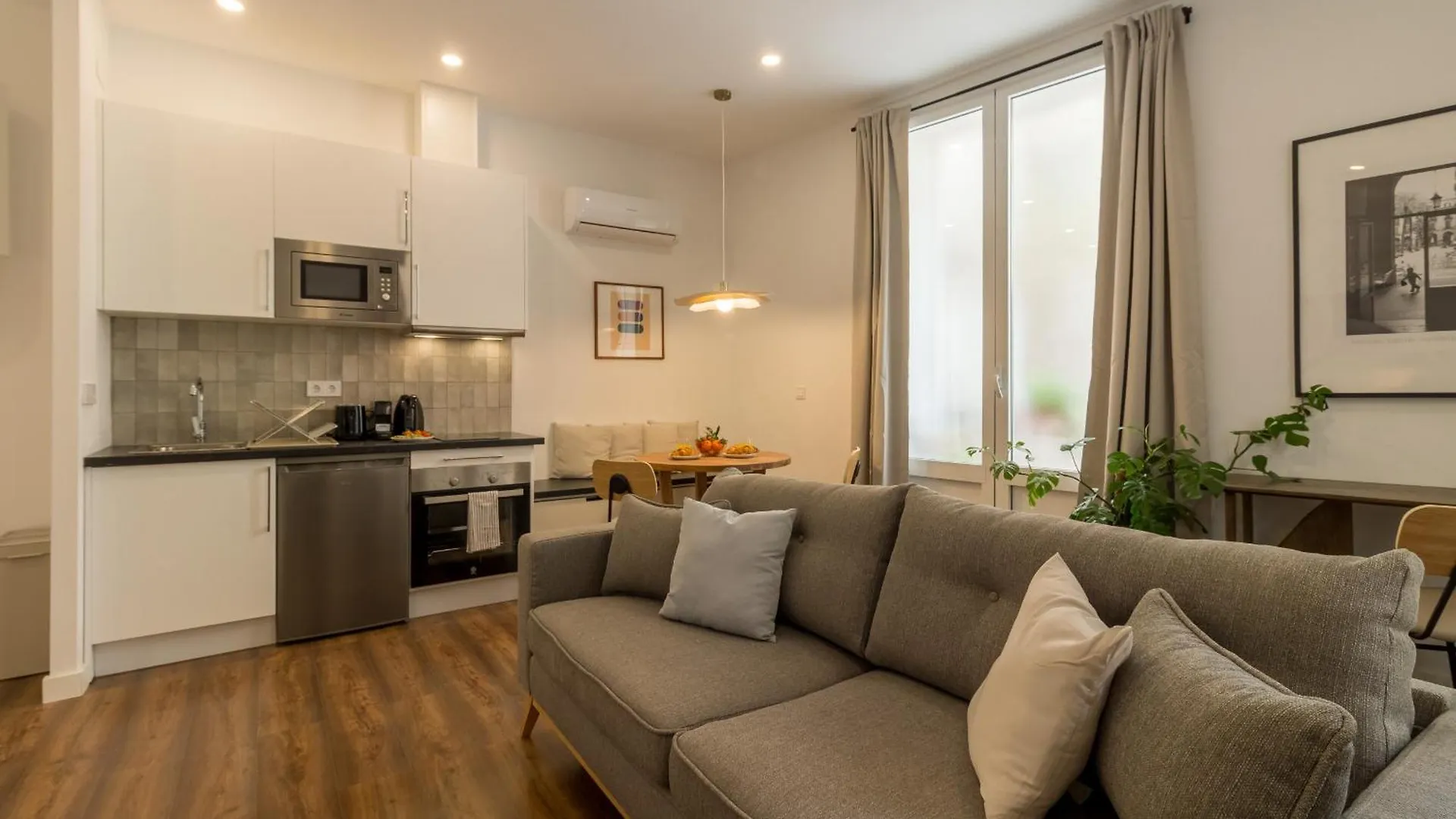 Comfy Stay Barcelona Cathedral Apartment